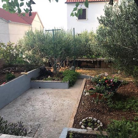 Apartmani Katarina Bol Bagian luar foto