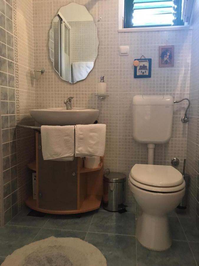 Apartmani Katarina Bol Bagian luar foto