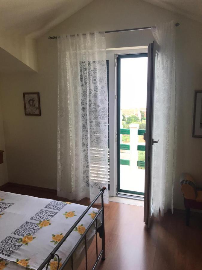 Apartmani Katarina Bol Bagian luar foto