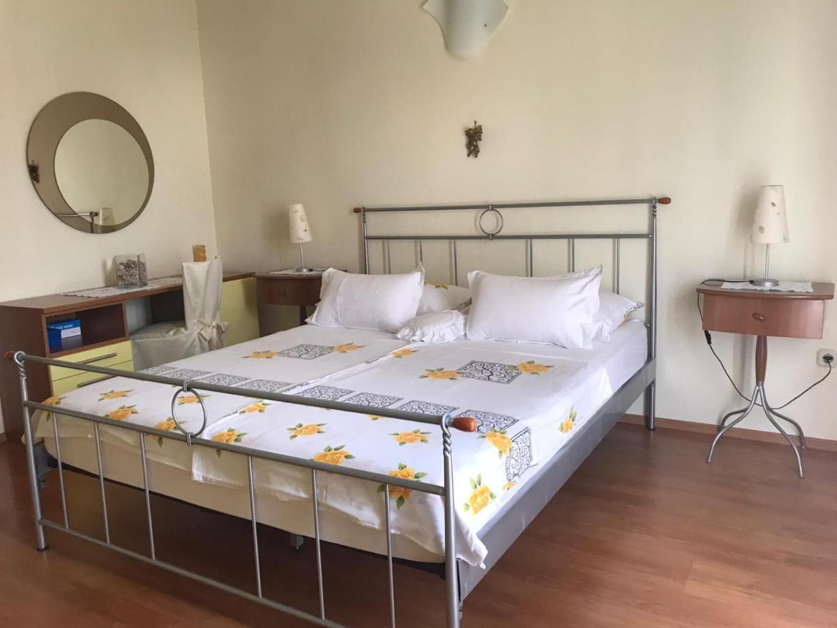 Apartmani Katarina Bol Bagian luar foto