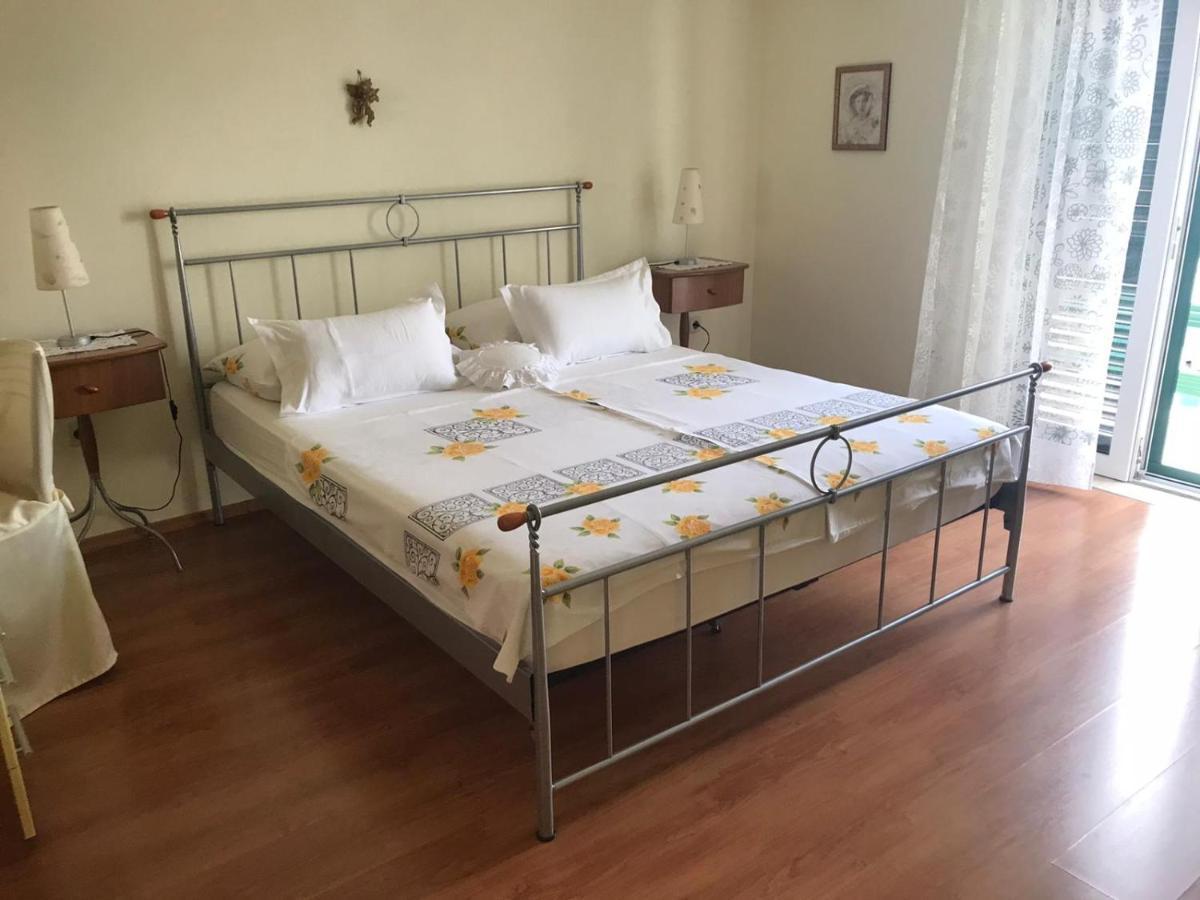 Apartmani Katarina Bol Bagian luar foto