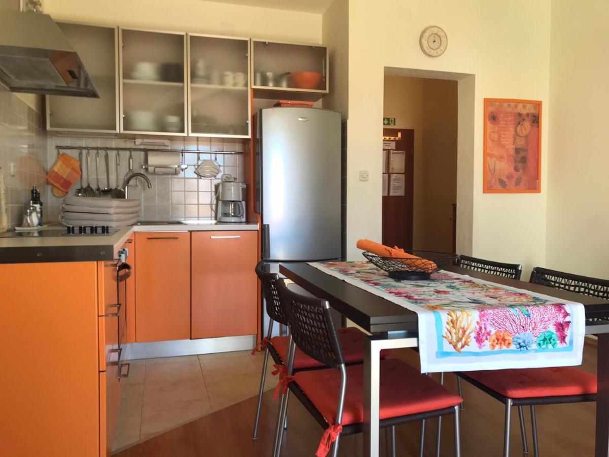 Apartmani Katarina Bol Bagian luar foto