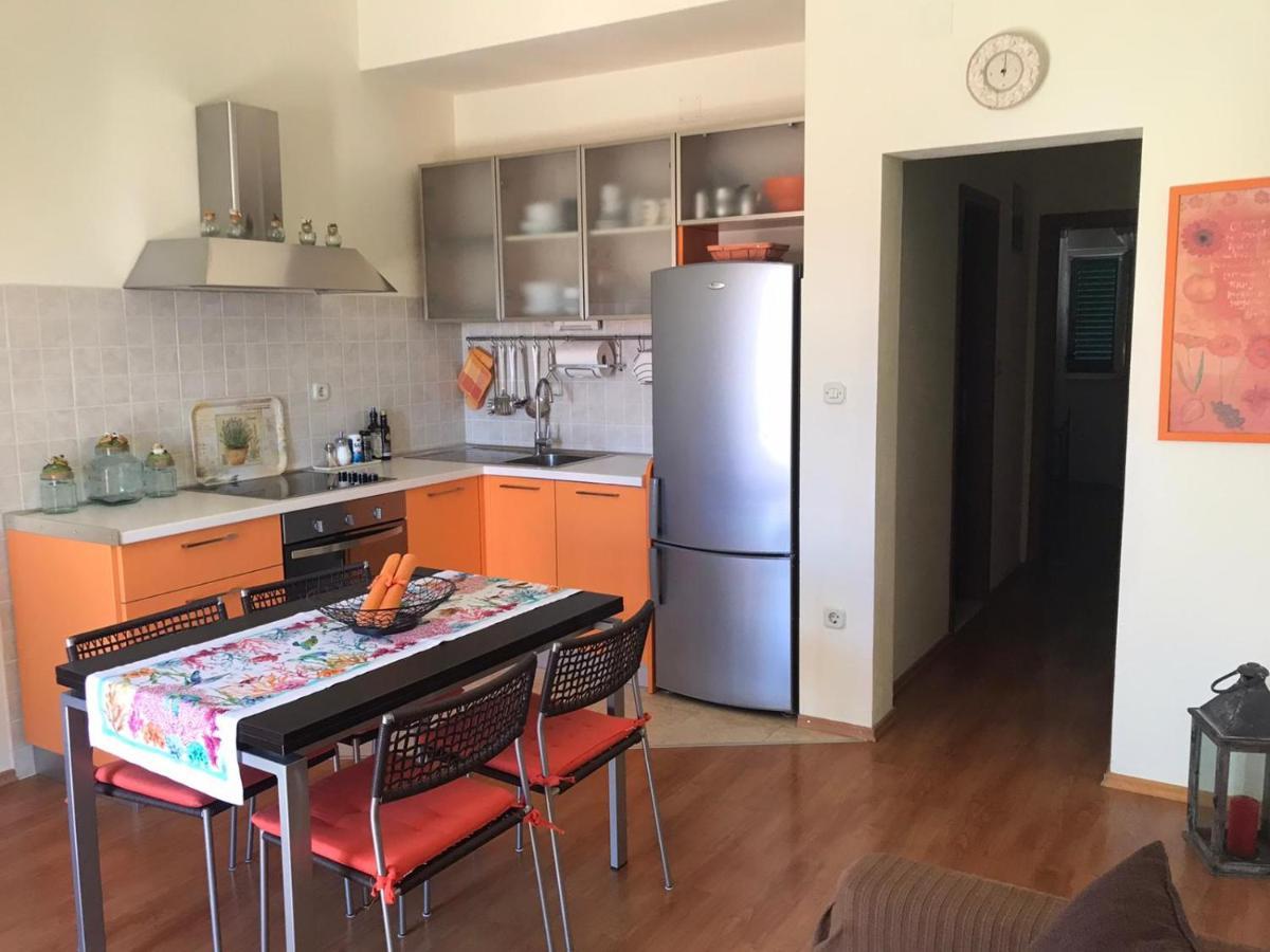 Apartmani Katarina Bol Bagian luar foto