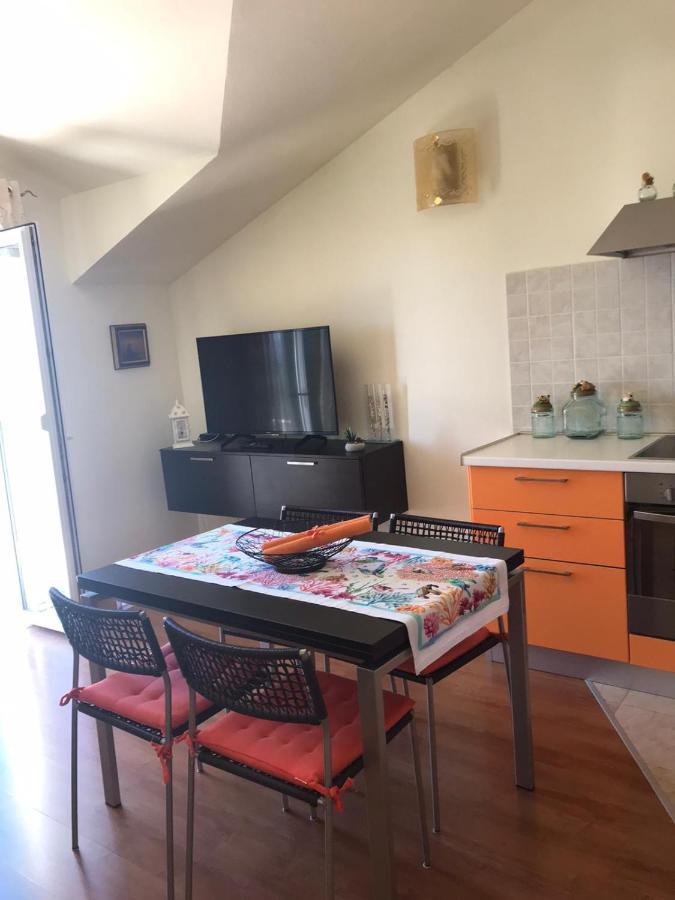 Apartmani Katarina Bol Bagian luar foto