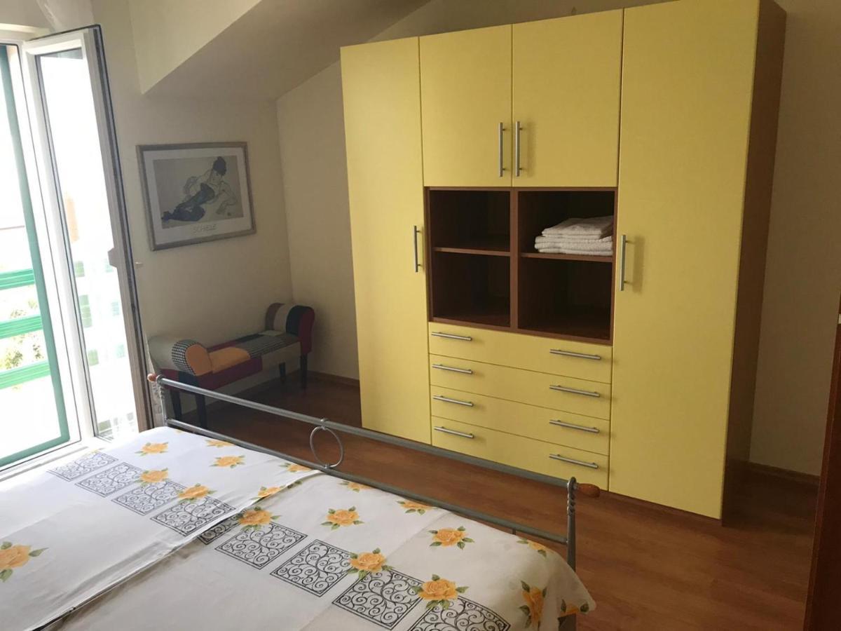 Apartmani Katarina Bol Bagian luar foto