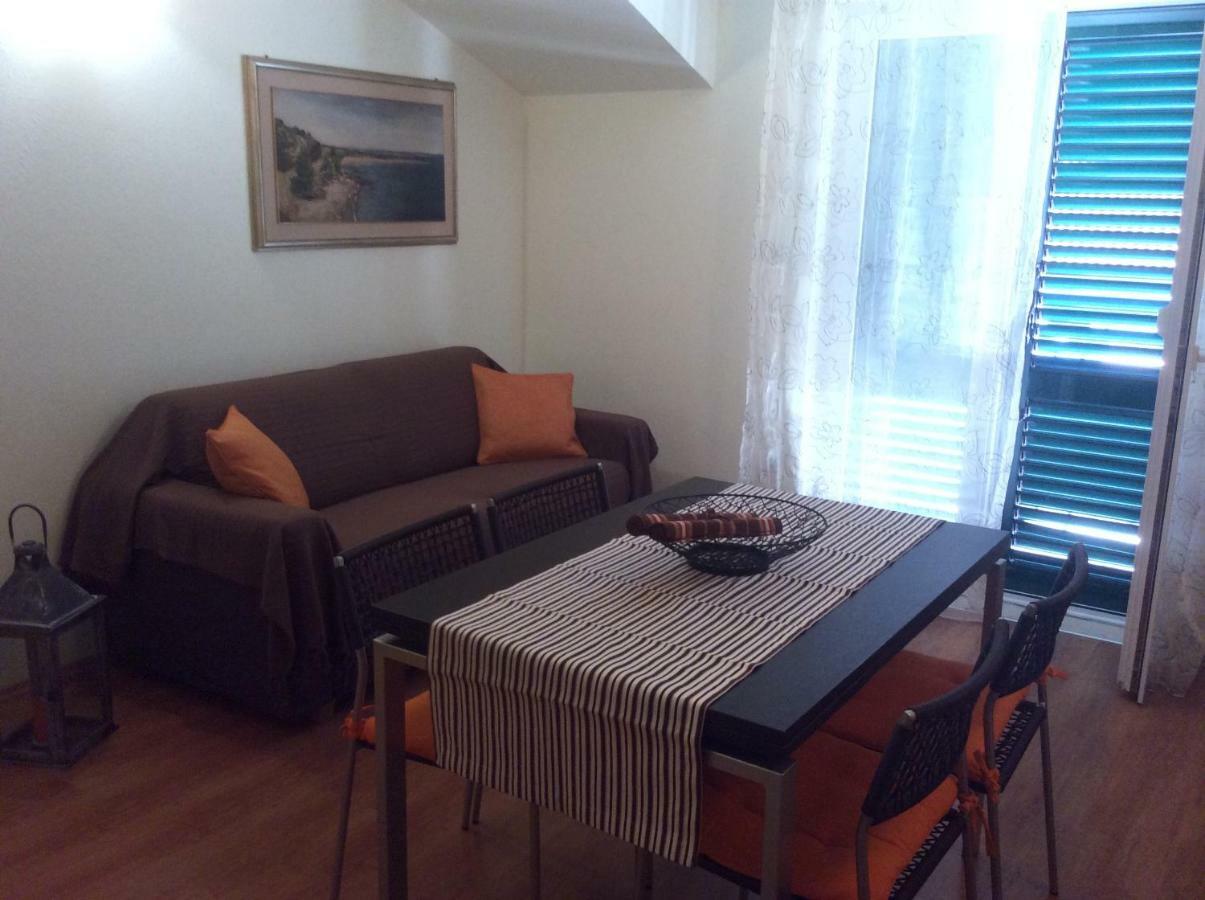 Apartmani Katarina Bol Bagian luar foto