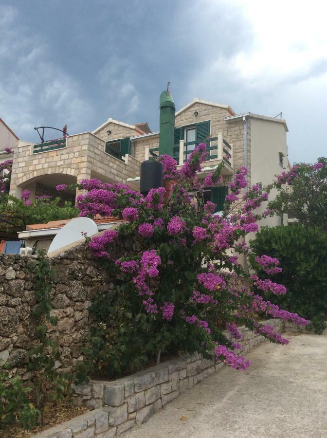 Apartmani Katarina Bol Bagian luar foto