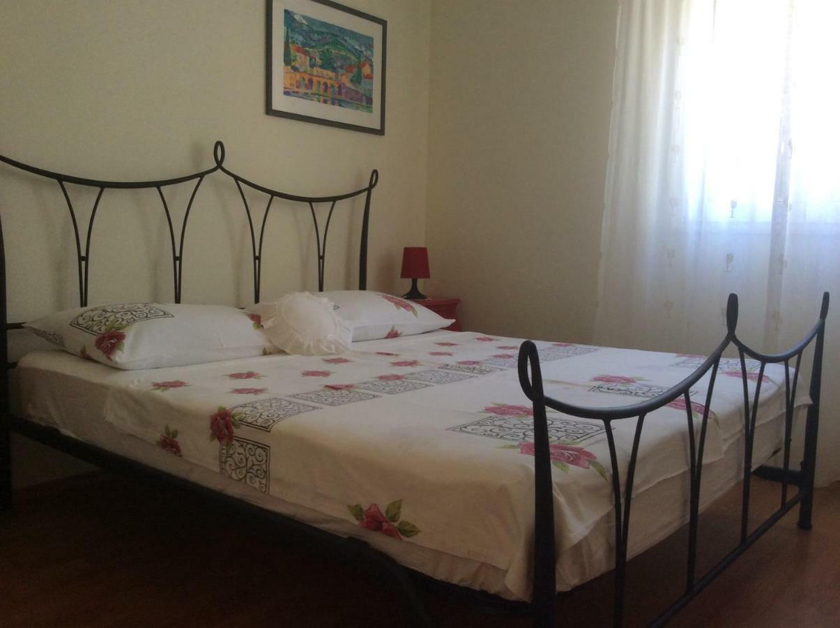 Apartmani Katarina Bol Bagian luar foto