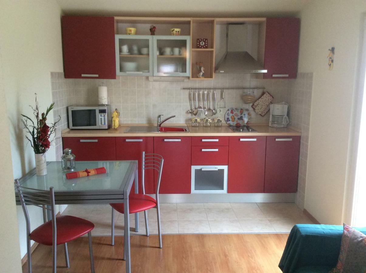 Apartmani Katarina Bol Bagian luar foto