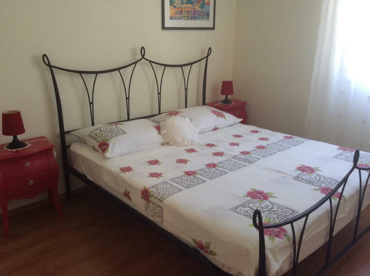 Apartmani Katarina Bol Bagian luar foto