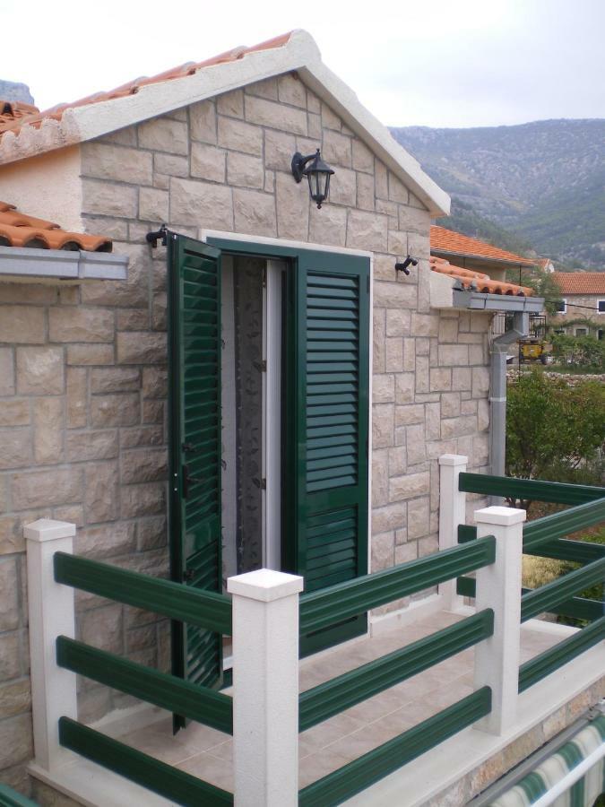 Apartmani Katarina Bol Bagian luar foto