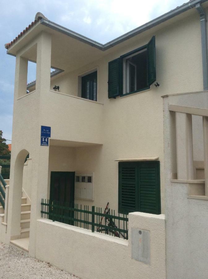 Apartmani Katarina Bol Bagian luar foto
