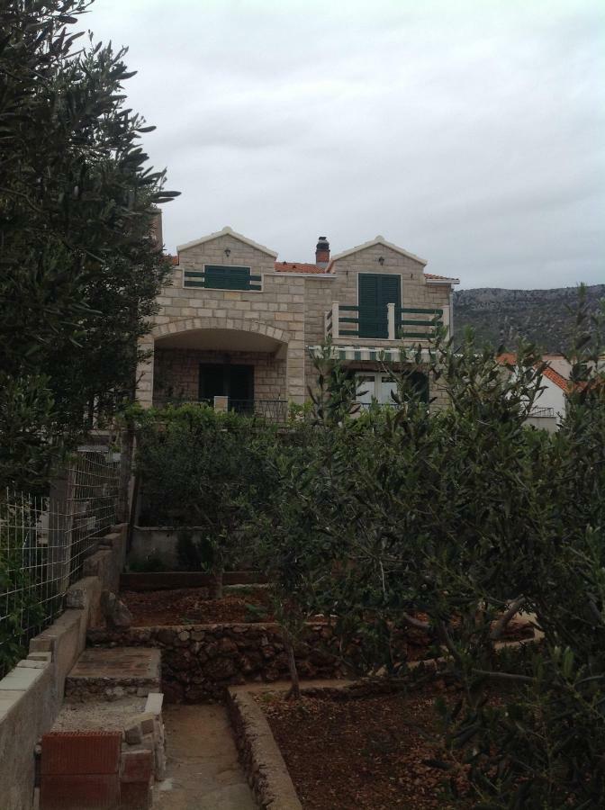 Apartmani Katarina Bol Bagian luar foto