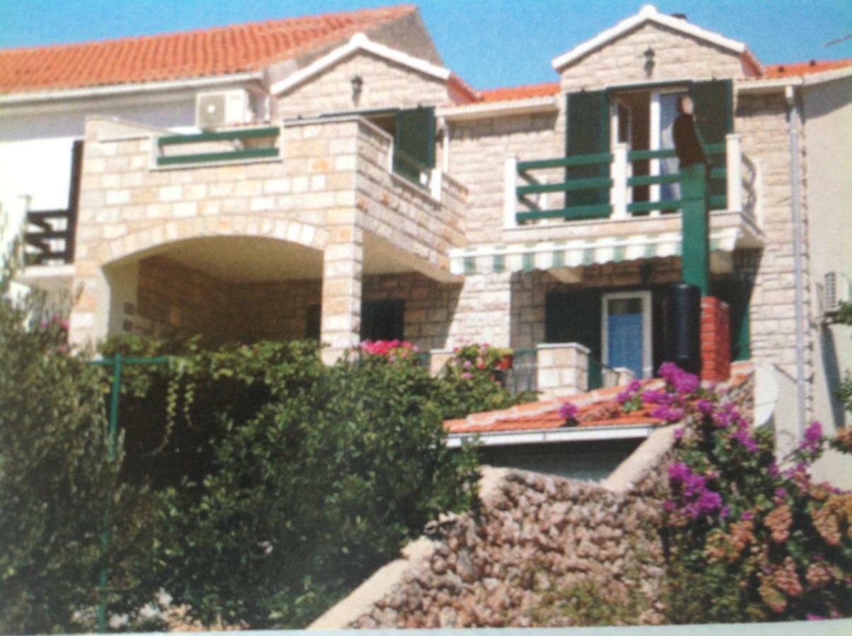 Apartmani Katarina Bol Bagian luar foto
