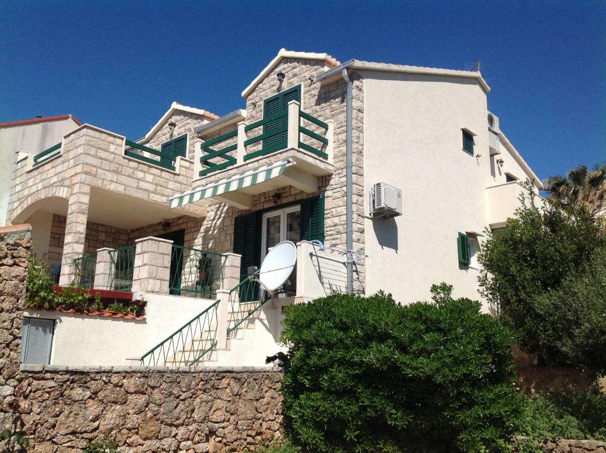 Apartmani Katarina Bol Bagian luar foto
