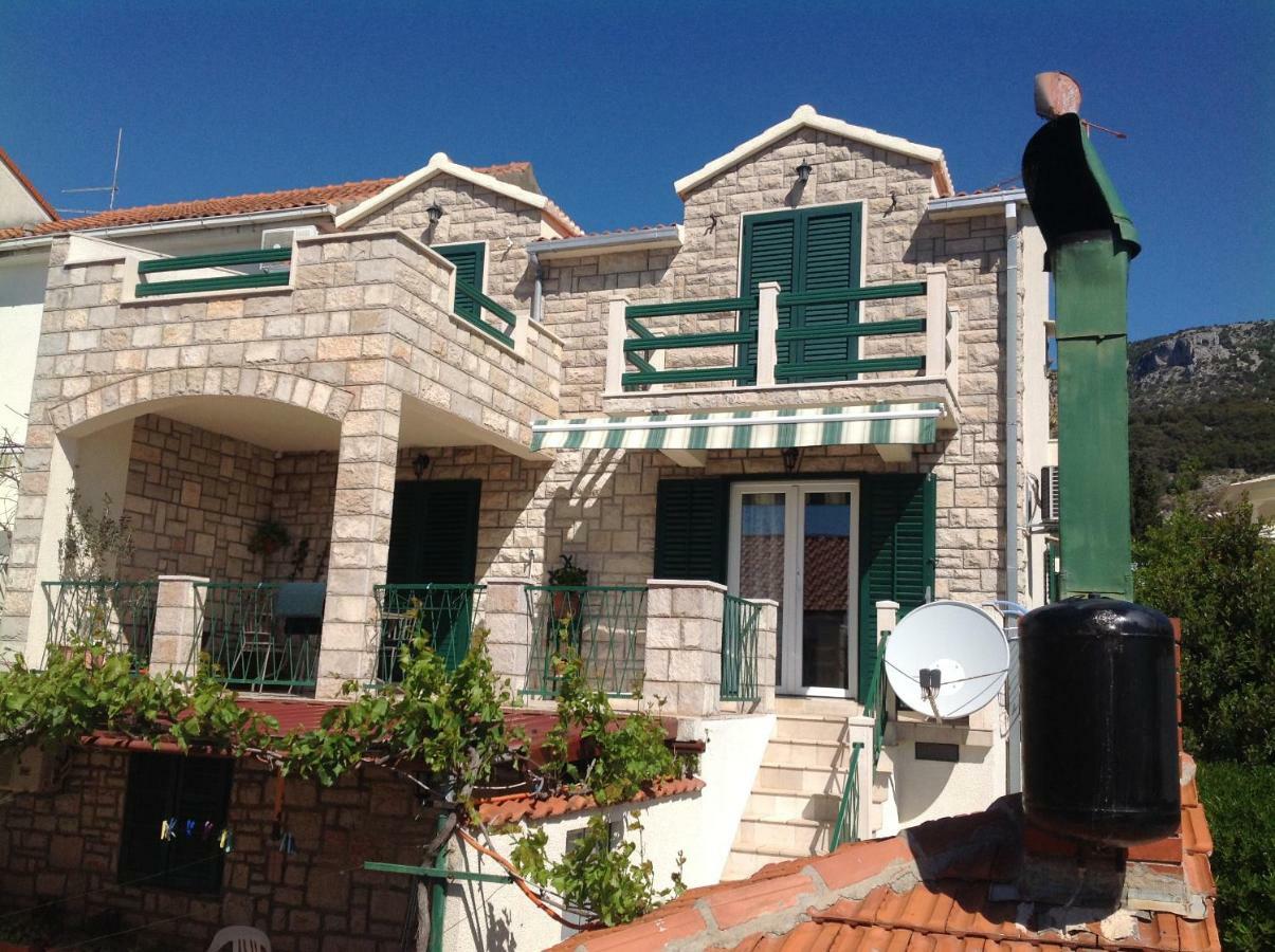 Apartmani Katarina Bol Bagian luar foto